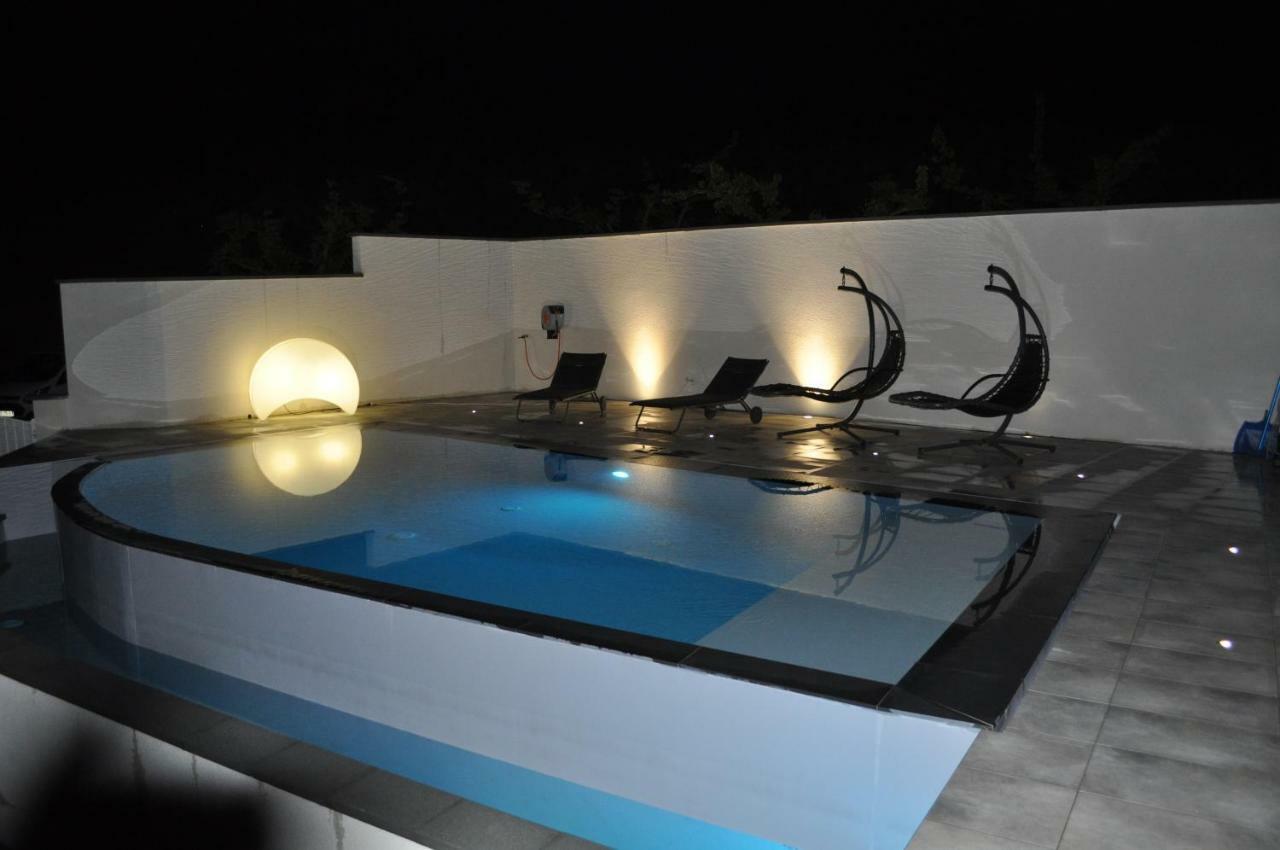 Casa Pura Vida Bed & Breakfast Albon Luaran gambar